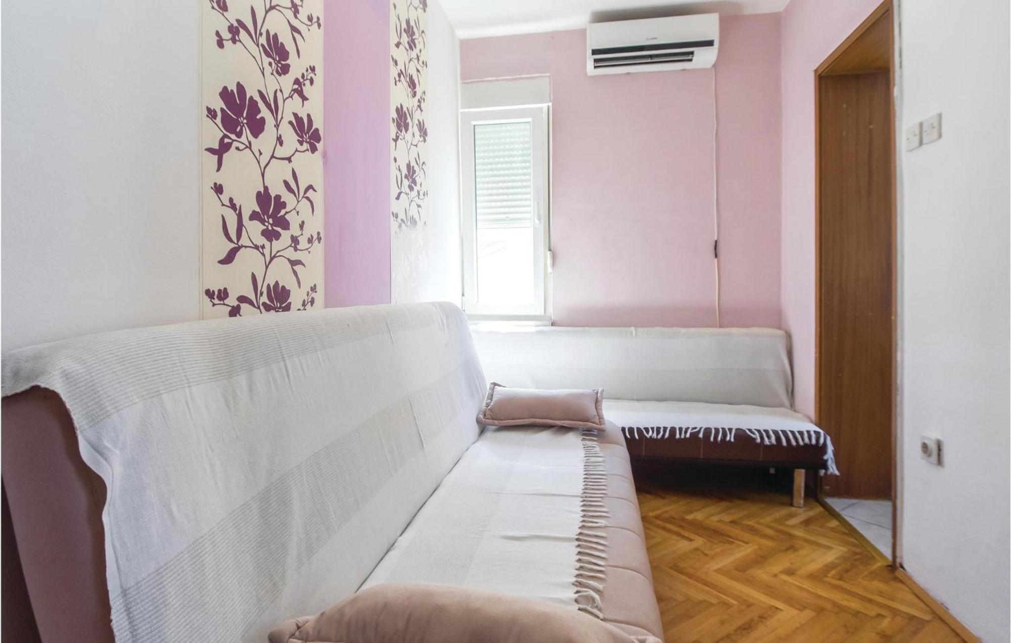 Amazing Apartment In Split With Kitchen Eksteriør billede